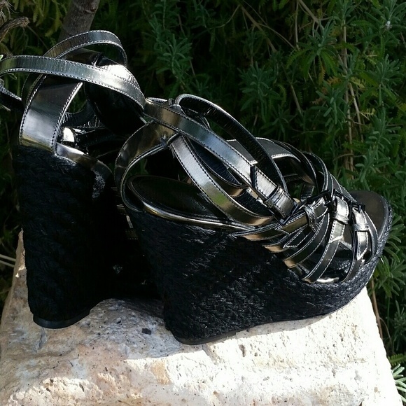 Burberry Raffia Wedge is super sexy. - Picture 2 of 6